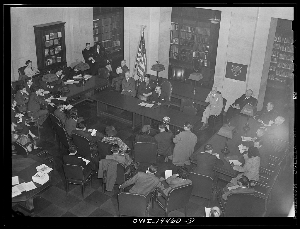 Officials at a wartime press conference in Washington, D.C.